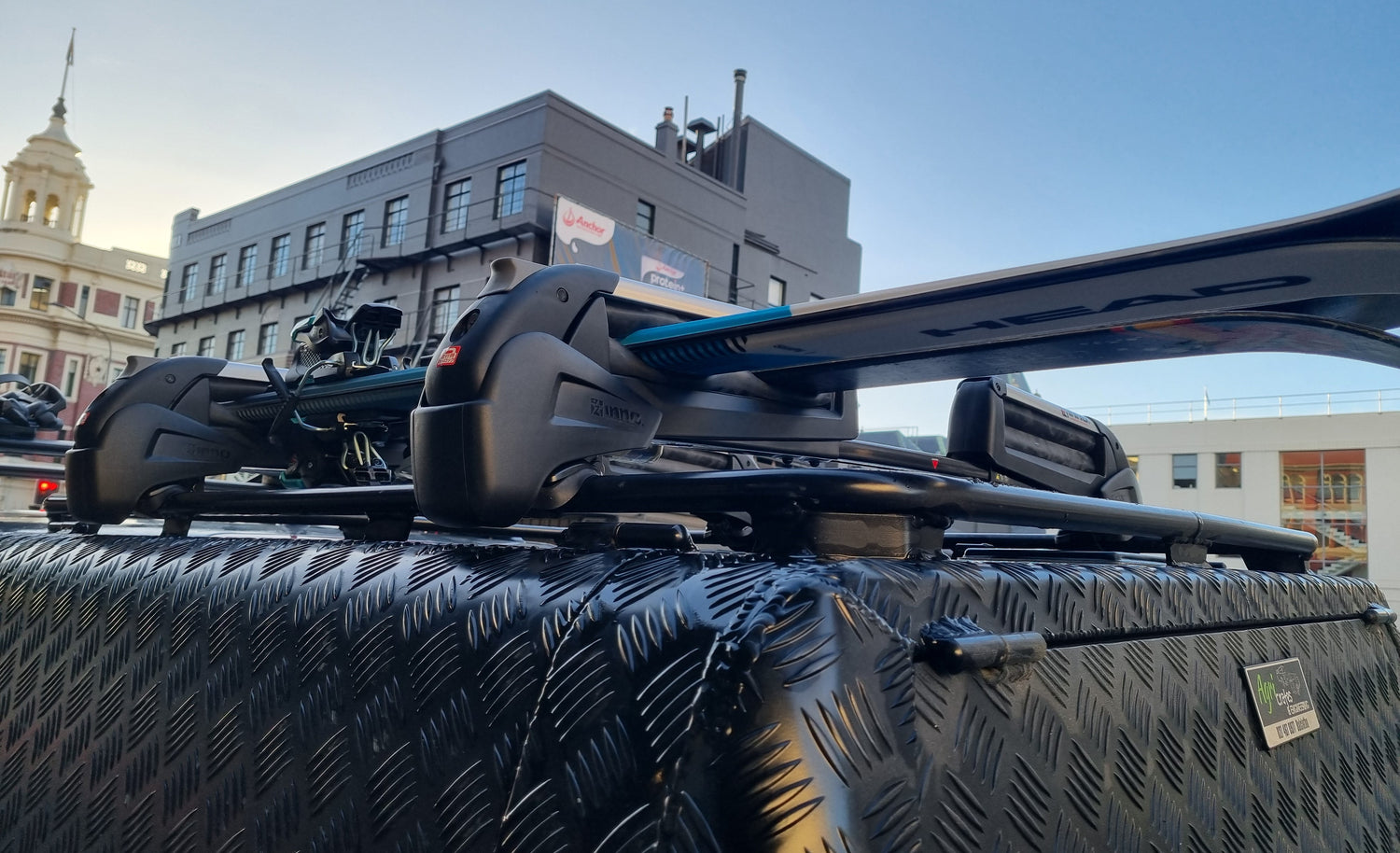 Inno RH728 Ski Rack On Hard Lid